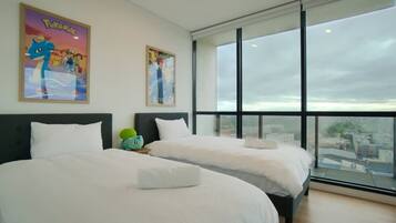 Desk, iron/ironing board, WiFi, bed sheets