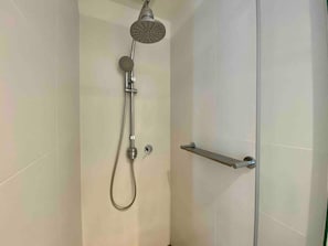 Douche, sèche-cheveux