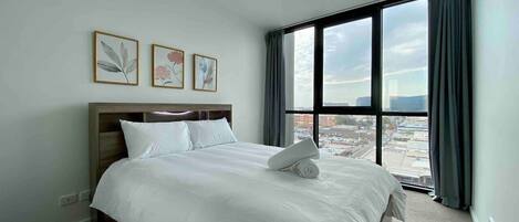 Bureau, fer et planche à repasser, Wi-Fi, draps fournis