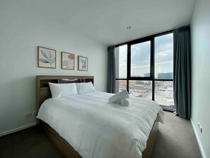 Skrivebord, strykejern/-brett, wi-fi og sengetøy