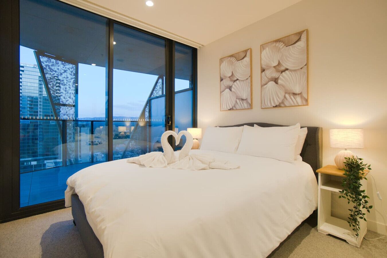 Desk, iron/ironing board, WiFi, bed sheets