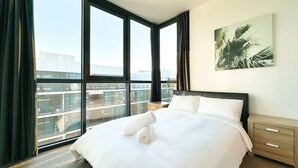Iron/ironing board, WiFi, bed sheets - High-Rise Heaven - 2BR with Pool, Gym, Steam&Sauna (Adelaide)