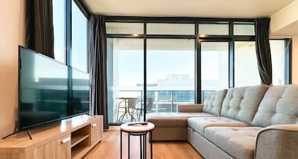 High-Rise Heaven - 2BR with Pool, Gym, Steam&Sauna