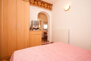 1 slaapkamer, een bureau, gratis wifi, beddengoed