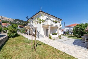 Exterior - Only 300 metres from the beautiful beach (Baska)