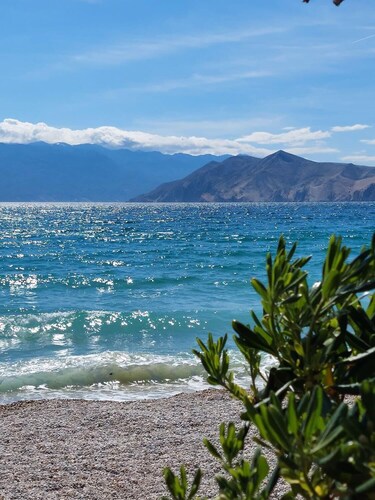 Only 300 metres to the fine pebble beach