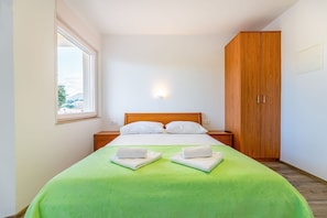 1 habitación, escritorio, wifi gratis y ropa de cama 