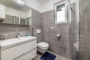 Shower, towels