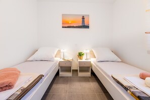 2 habitaciones, escritorio, wifi gratis y ropa de cama