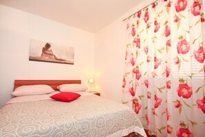 2 soverom, skrivebord, wi-fi (inkludert) og sengetøy