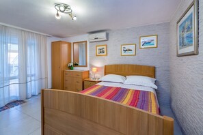 1 habitación, escritorio, wifi gratis y ropa de cama 