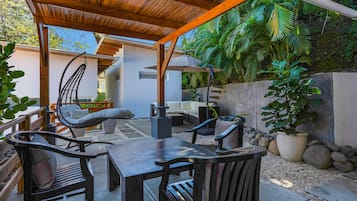 Deluxe Room | Terrace/patio