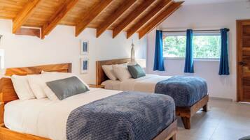 Habitación familiar, 1 habitación | Ropa de cama de alta calidad, caja fuerte, wifi gratis