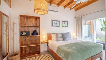 Deluxe Room, 1 King Bed | Premium bedding, in-room safe, WiFi (free), individually decorated