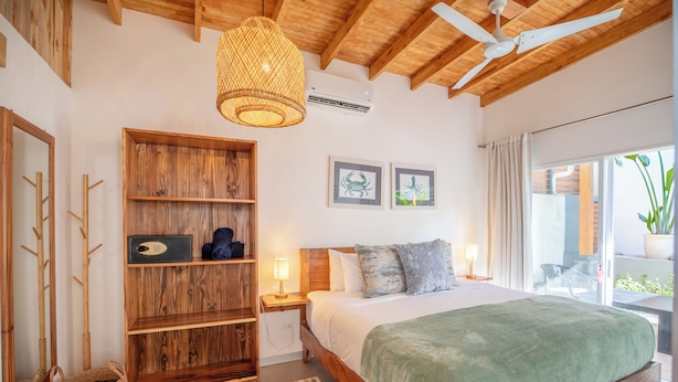 Deluxe Room, 1 King Bed | Premium bedding, in-room safe, WiFi (free), individually decorated - Blue Serenity Hotel (Nosara)