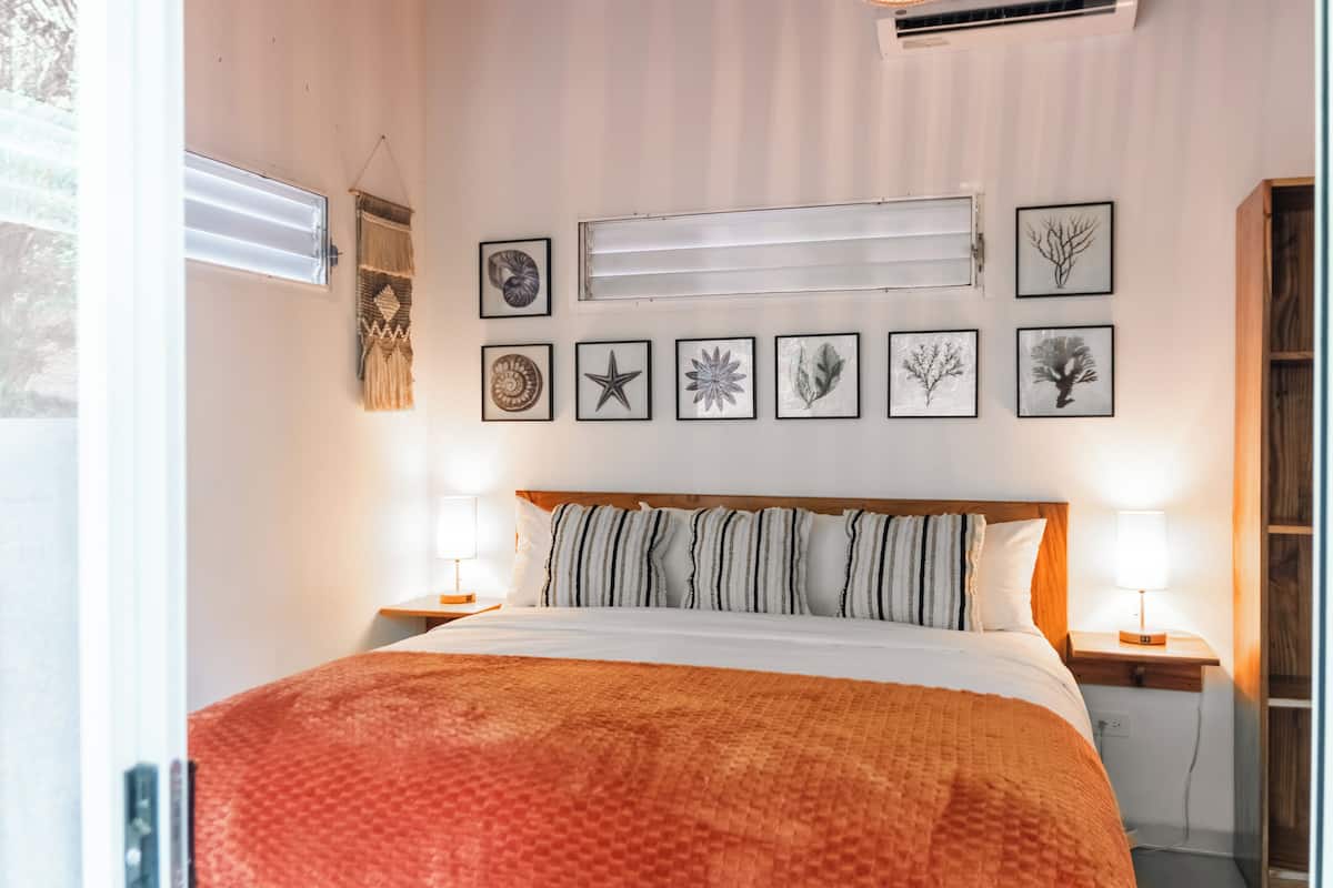 Habitación Deluxe, en esquina | Ropa de cama de alta calidad y caja de seguridad en la habitación