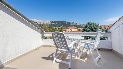 Large terrace with sea view, beach 200 metres