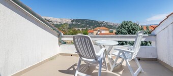 Large terrace with sea view, beach 200 metres