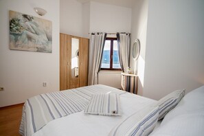 1 camera, una scrivania, Wi-Fi gratuito, lenzuola