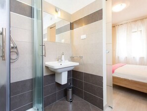 Shower, towels - Appartement Dante (Baska)