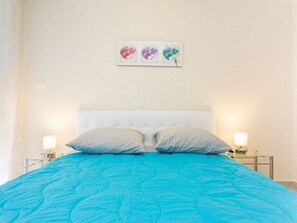 2 bedrooms, desk, free WiFi, bed sheets