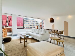 Design Apartment | Living area | 40-inch TV with cable channels - Chicala By Wynwood House (Bogotá)