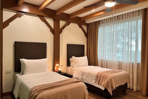 Deluxe Double or Twin Room | Free minibar, in-room safe, desk, blackout drapes