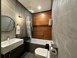 Combined shower/tub, free toiletries, bathrobes, slippers