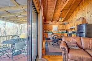 スマートテレビ、暖炉、DVD プレーヤー、書庫