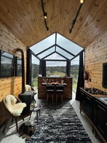 Cabaña panorámica | Minibar, decoración individual, mobiliario individual y wifi gratis