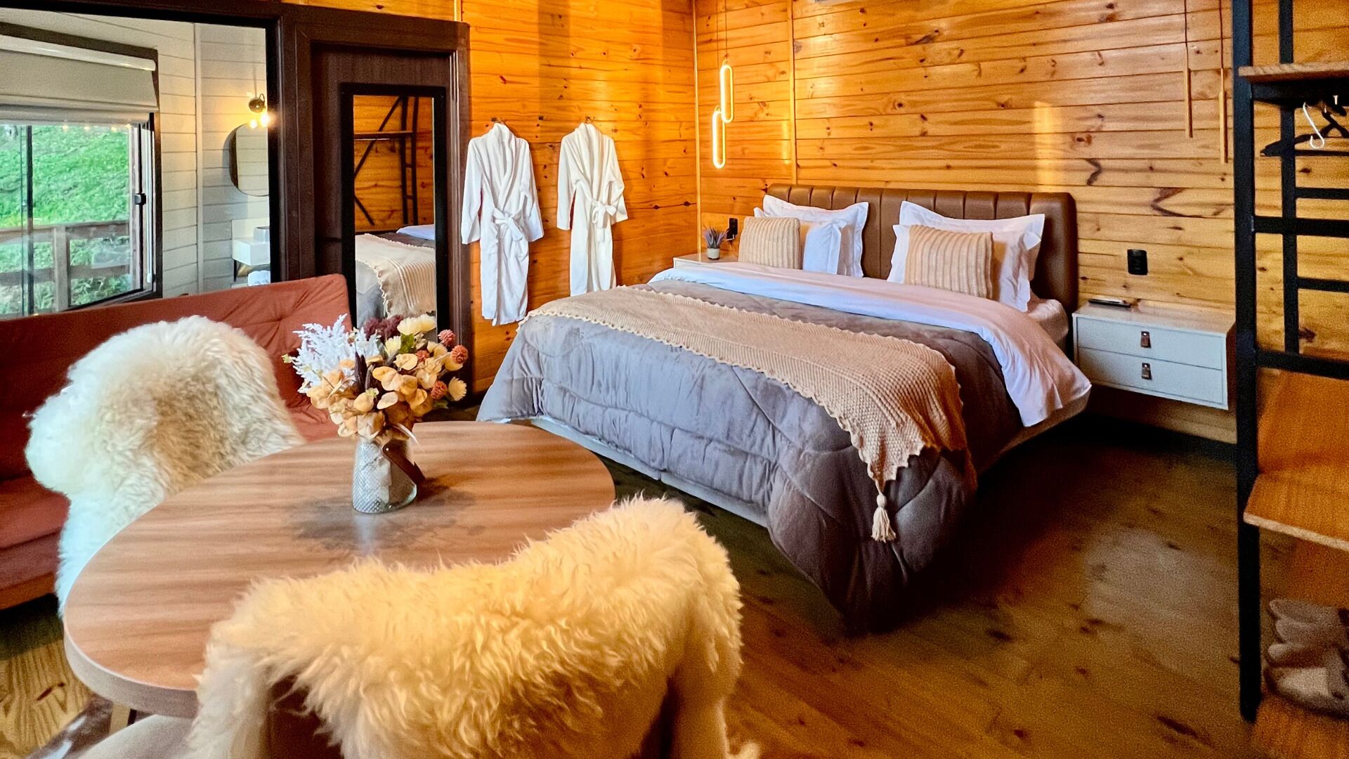 Deluxe Cabin, 1 King Bed with Sofa bed, Mountain View