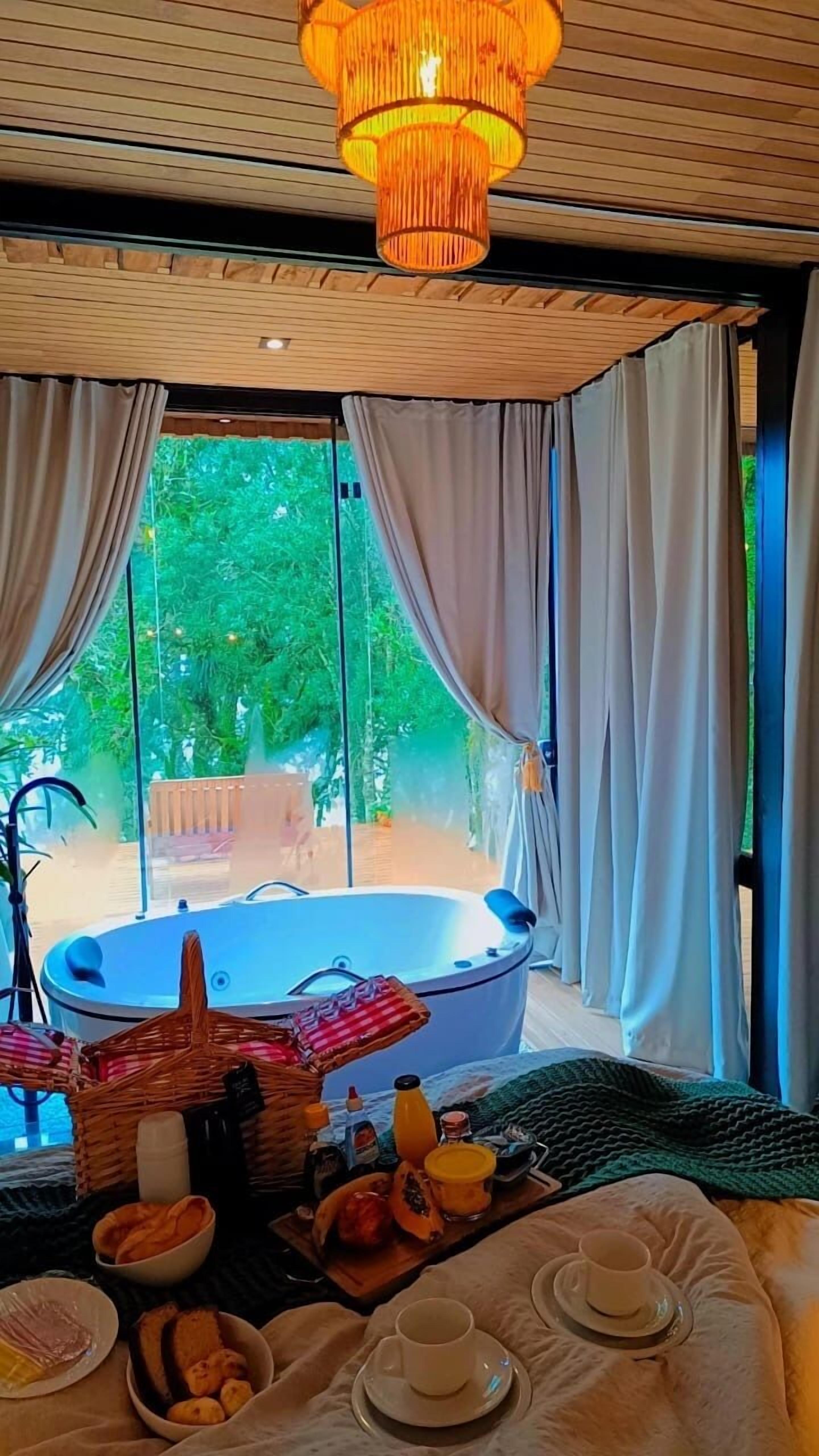 Romantic Cabin | Minibar, individually decorated, individually furnished, free WiFi