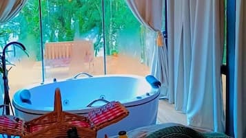 Romantic Cabin | Minibar, individually decorated, individually furnished, free WiFi