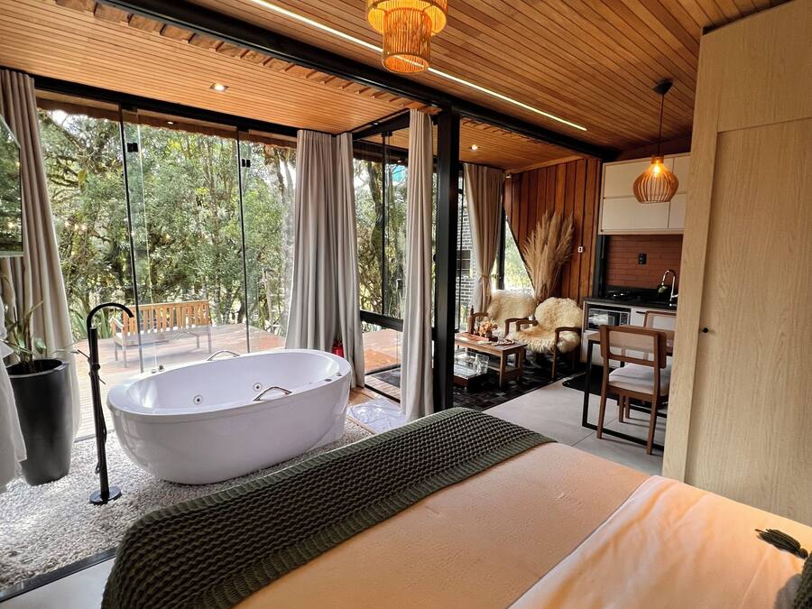 Cabane Romantique | Minibar, décoration personnalisée, ameublement personnalisé