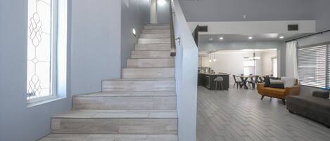 Smart TV, libros, estéreo y impresora