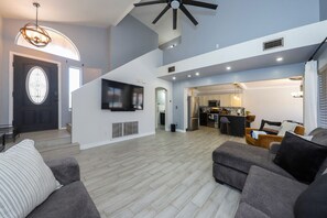 Smart TV, libros, estéreo y impresora 