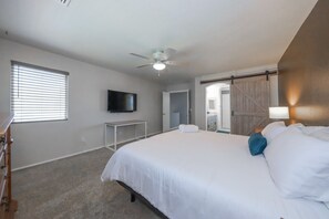 3 habitaciones, escritorio, tabla de planchar con plancha y wifi gratis 