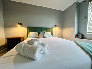 3 habitaciones, escritorio, tabla de planchar con plancha y wifi gratis 