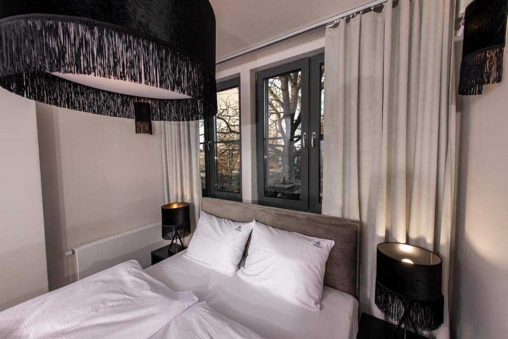 Premium Triple Room | Soundproofing, iron/ironing board, free WiFi, bed sheets