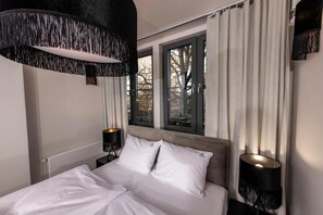 尊荣三人房 | 隔音、熨斗/熨板、免费 WiFi、床单