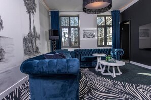 高级四人房 | 隔音、熨斗/熨板、免费 WiFi、床单