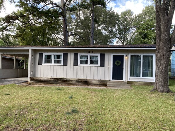 Exterior - Cozy Kilgore Home in quiet neighborhood  (Kilgore)