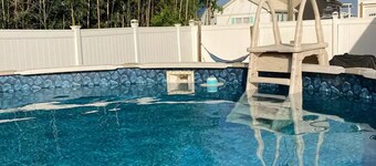 Comfy 3-Bedroom Near The Beach With A Pool & Grill