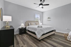 Room - Brand New 4/2 House Near Beach, w/ King Bed, Backyard (Port Charlotte)