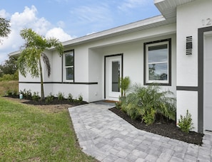 Exterior - Brand New 4/2 House Near Beach, w/ King Bed, Backyard (Port Charlotte)