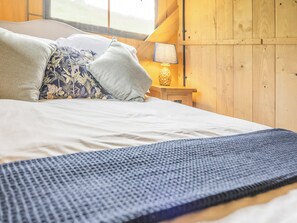 2 bedrooms, bed sheets