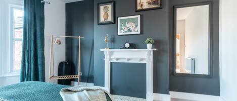 4 bedrooms, desk, iron/ironing board, free WiFi