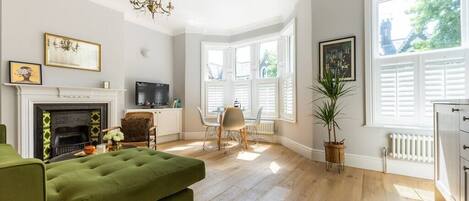 Télévision, cheminée