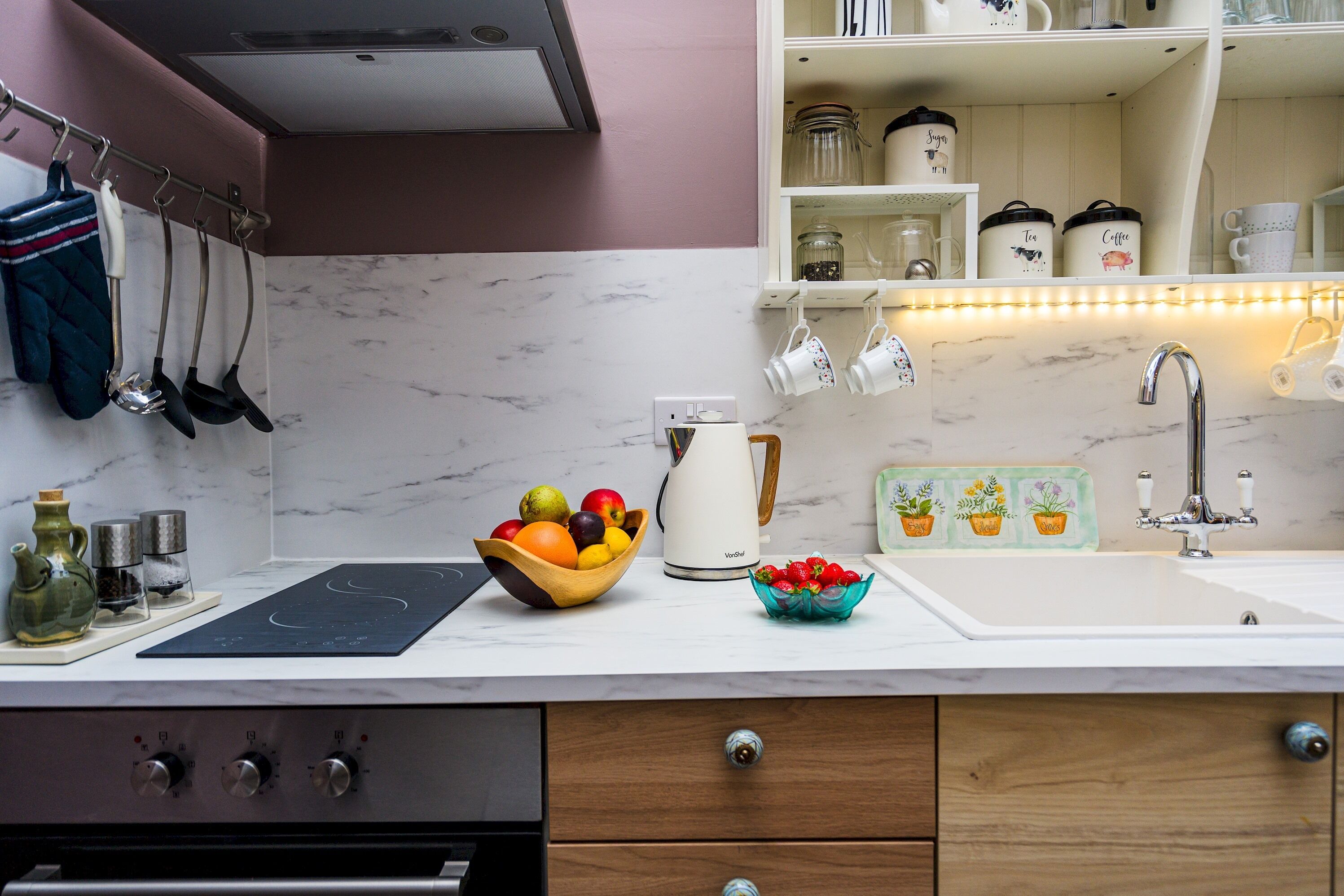 Coffee/tea maker, fridge, microwave, oven