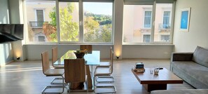 TV - Charming Acropolis view apartment (Athina)